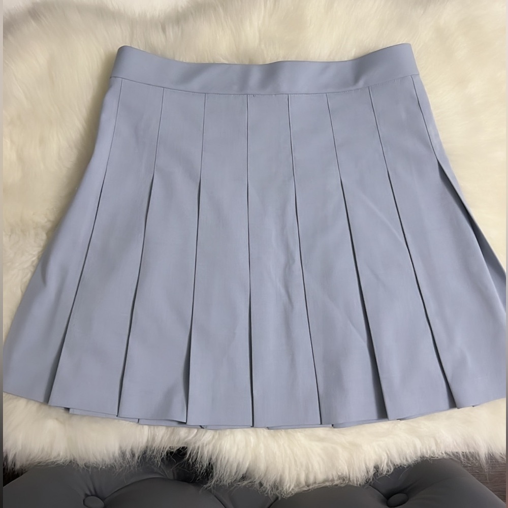 UNIQLO Pleated Skirt - Picture 2 of 6